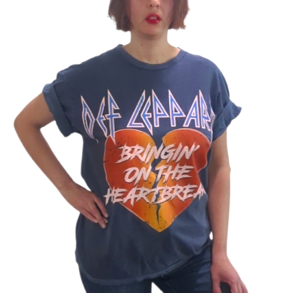FOREVER 21 ° GOODIE TWO SLEEVES Def Leppard Graphic Tee ~ NWOT - Picture 5 of 8